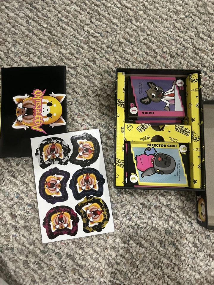Juego de cartas de equilibrio de trabajo/rabia Aggretsuko Foto 3 de 4
