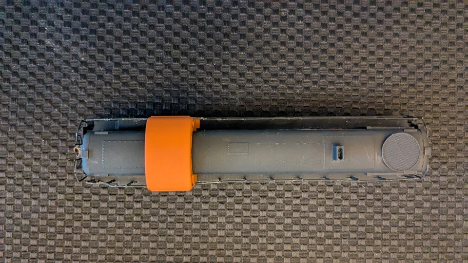 Stewart Hobbies HO RS-3 Ph1b, New Haven #558, Runs and pulls good. - Image 4 of 4