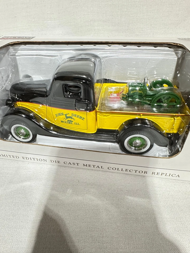 John Deere 1937 Ford Pickup With Waterloo Boy Engine By Speccast 1/24th Scale - Image 4 of 4