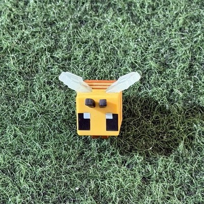Minecraft Mini-Figures TNT Series #25 1'' Bee Figure Mojang
