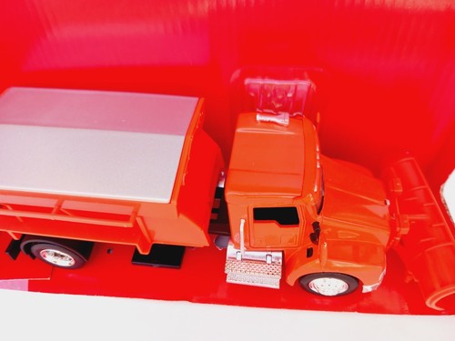 1/43 O scale New-Ray Kenworth T300 lime spreader truck - Picture 7 of 7