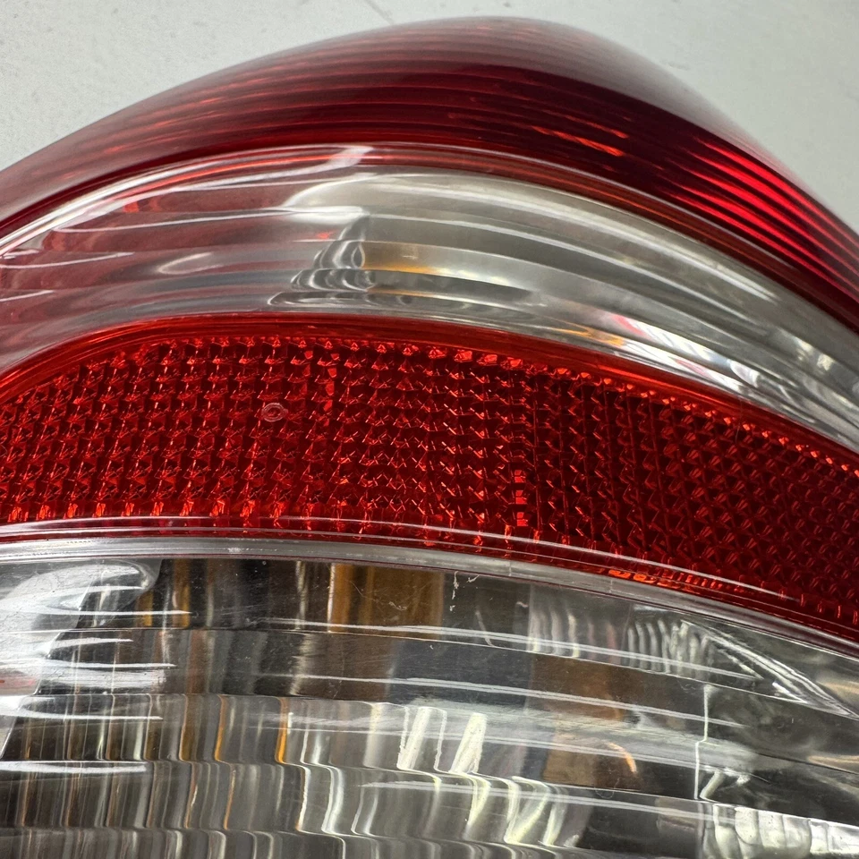 Luz trasera izquierda conductor Mercedes Benz C350 C240 C280 2005-2007 OEM Foto 3 de 4