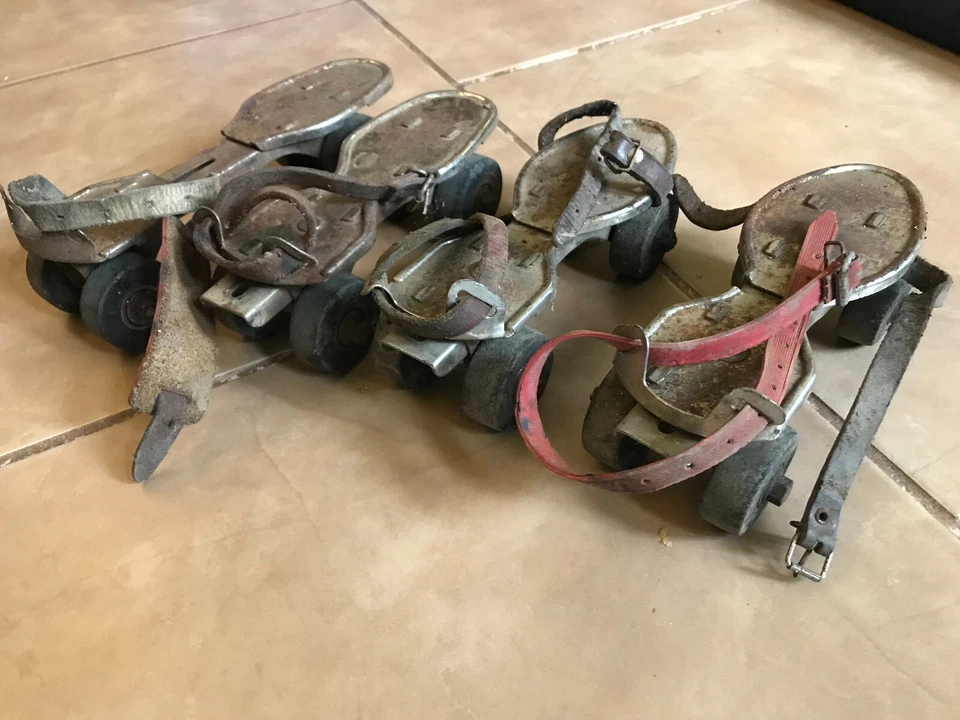 2 PAIRES ANCIEN PATIN A ROULETTE CHROME - Photo 3/4