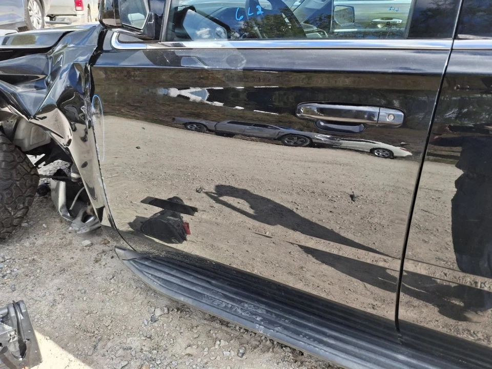 Luz trasera izquierda del conductor para 15-20 SUBURBAN 1500 3729194 Foto 2 de 4