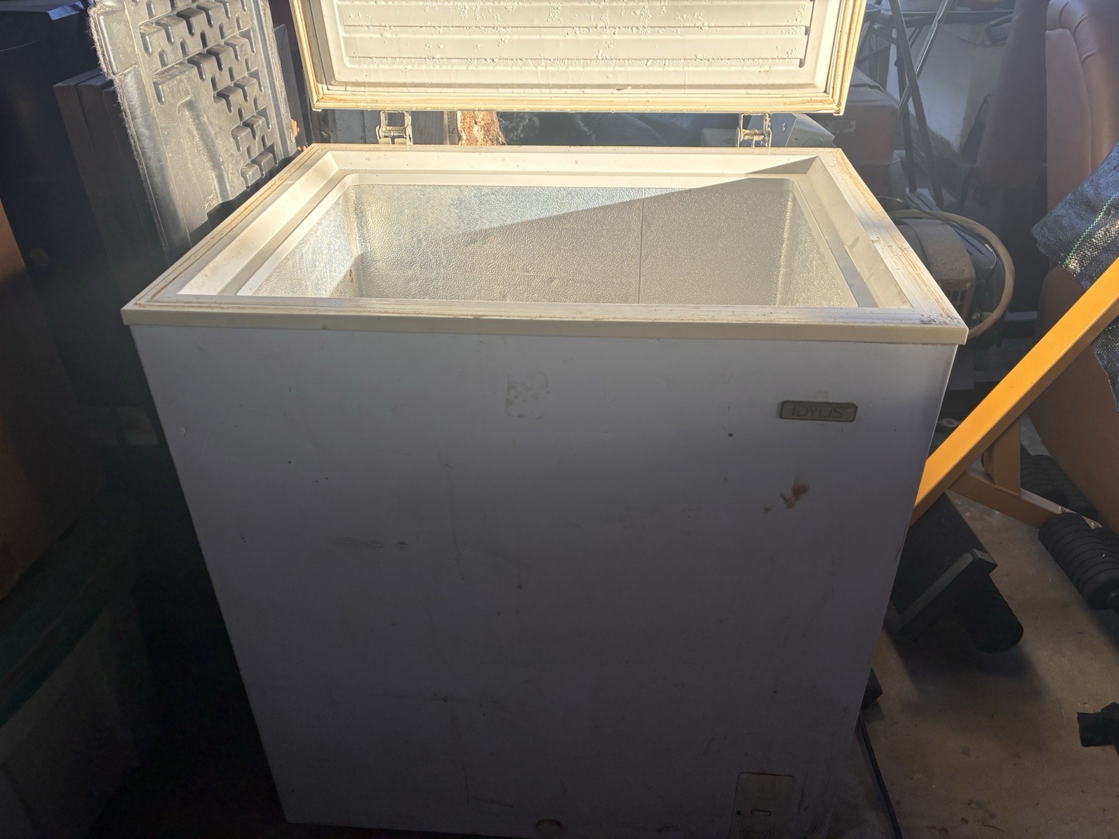 3.5 Cubic Feet Chest Freezer Energy-Saving Compact Deep Freezer w/Storage Basket