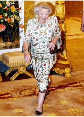 4 Postkarten Prinzessin Beatrix von Holland