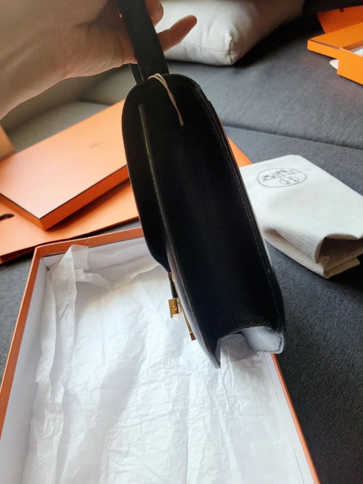 Bolso de Hombro Hermes Constance 23 Caja Cuero Dorado H Vintage Negro Foto 3 de 4