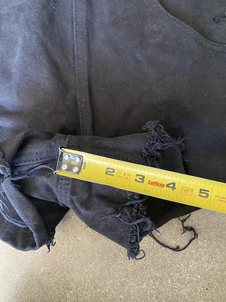 Macacão curto Brandy Melville J. Galt preto com adesivos de Halloween tamanho P - Imagem 4 de 4