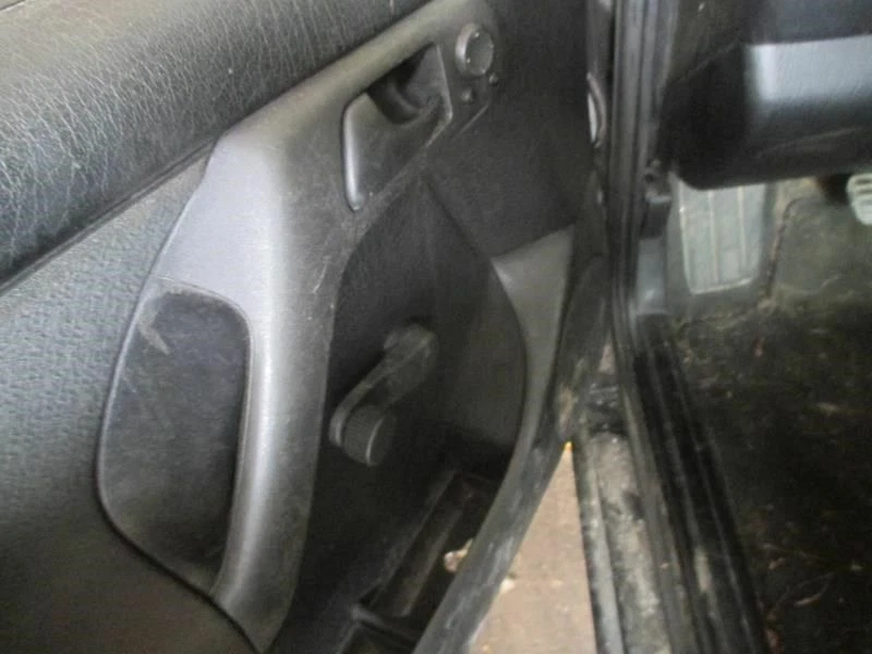 Pestillo de puerta eléctrico de vacío izquierdo del conductor para Volkswagen Golf 1997 4 puertas Foto 2 de 4