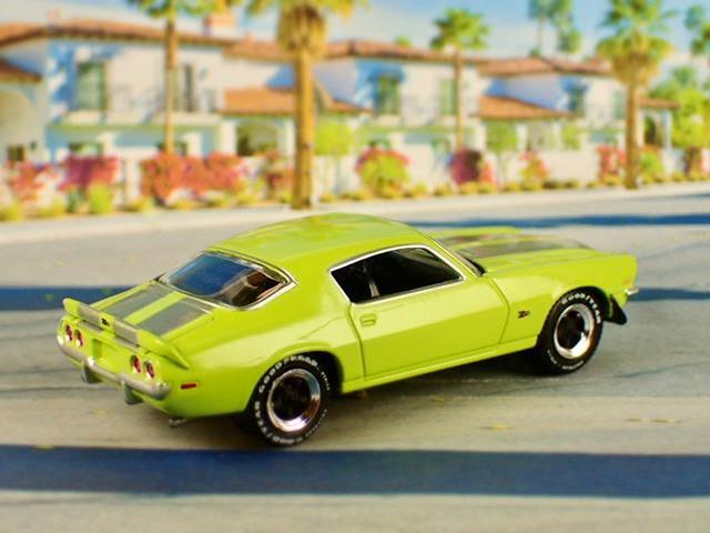 RESTOMOD 1972 Chevrolet Camaro Z/28 V8 Muscle Car 1/64 Scale