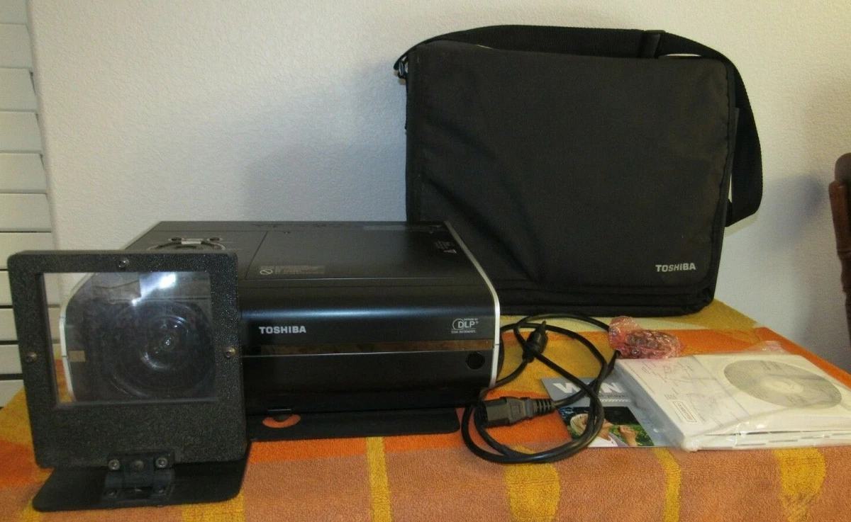Toshiba TDP-EX20 Video Projector Texas Instruments DLP w/ Padded