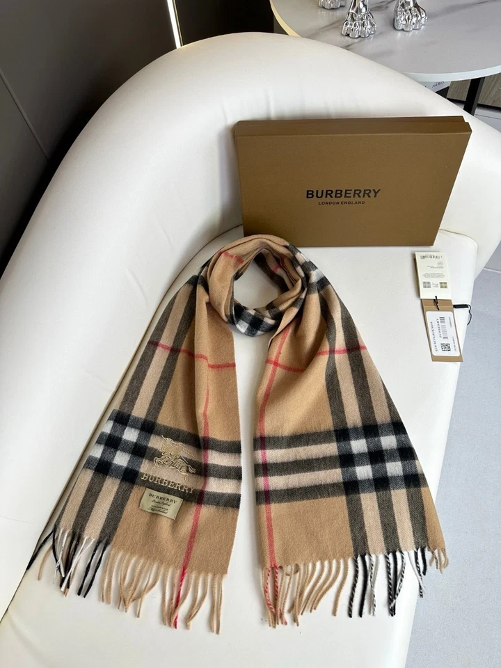 BUFANDA BURBERRY 100 % CACHEMIR Foto 2 de 4