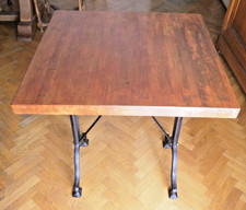 TABLE DE BISTROT PLATEAU BOIS MASSIF  VERNISSE PIEDS EN FONTE