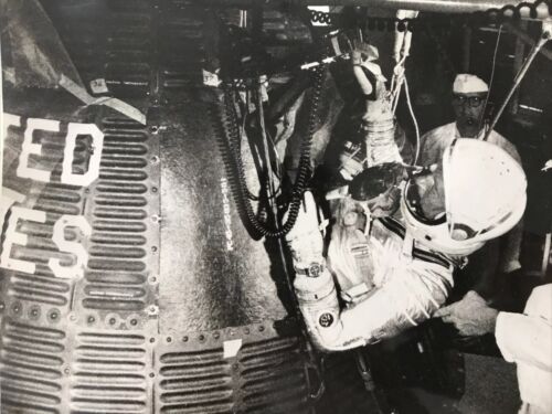 Original Wally Schirra 'Mercury Atlas 7' May 1962 NASA Photo w/ Official Stamps! - Picture 2 of 12