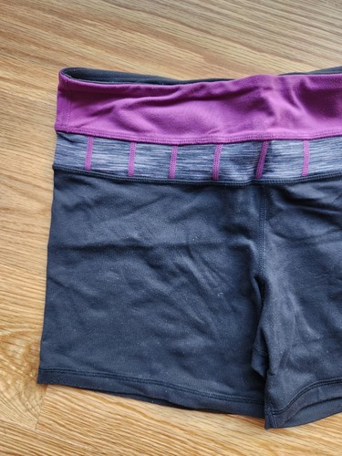 Pantalones Cortos Lululemon CA Talla 6 AU Talla 10 Yoga Pilates Caminar Gimnasio Negro Púrpura - Imagen 2 de 10