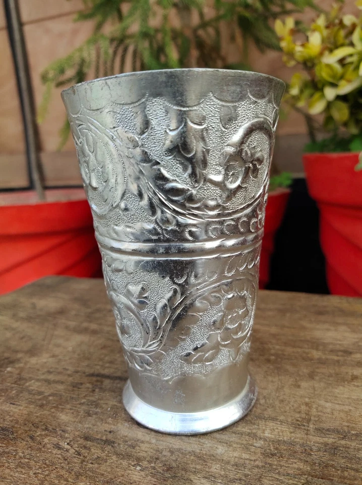 Taza de vidrio en relieve de hoja floral plateada tallada a mano antigua rara de colección  Foto 3 de 4