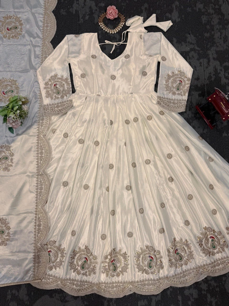 OFF WHITE Abito da sposa in seta chinon bianco sporco con dupatta per donna