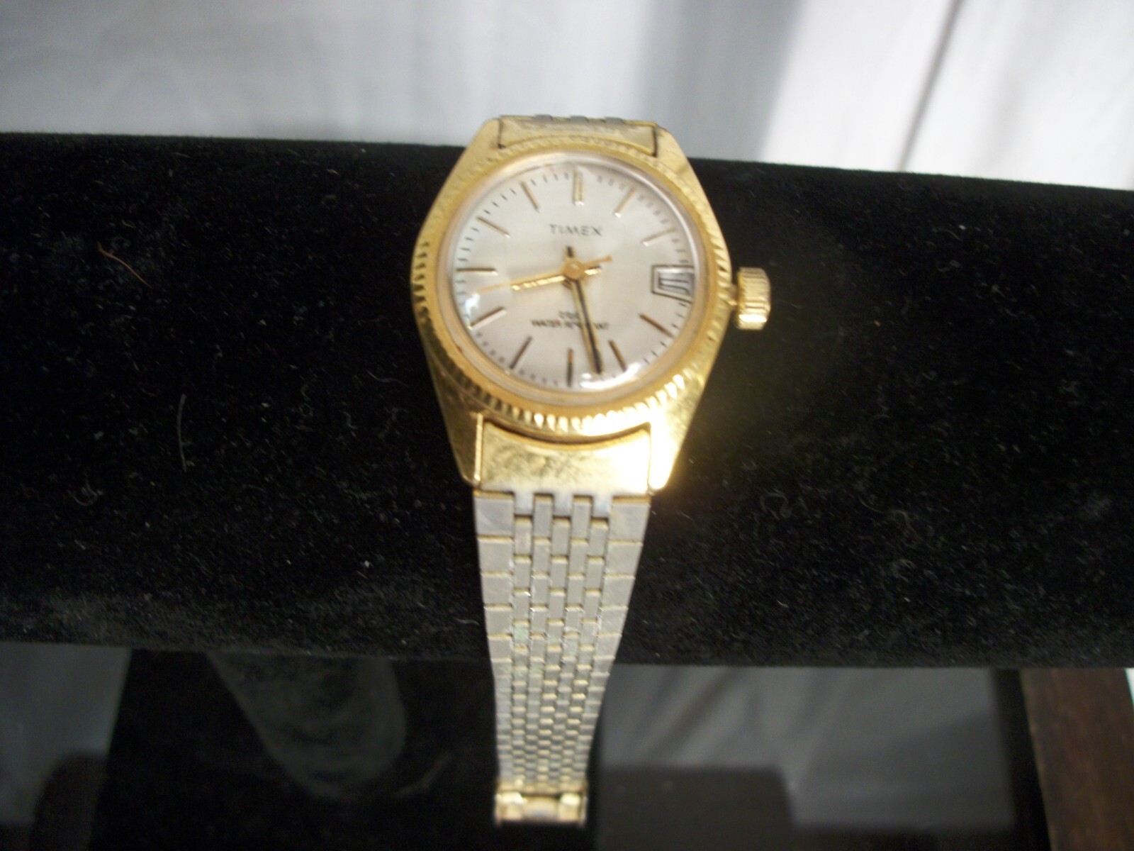 Vintage Timex Women's Mechanical Analog Watch with Calendar in Silver & Gold Tested Working