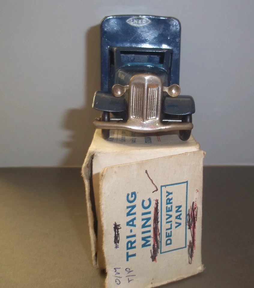 TRI-ANG  MINIC  L.N.E.R BLUE  DELIVERY CLOCKWORK  VAN WITH BOX AND KEY. WORKING. - Image 3 of 4