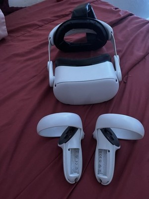 Oculus Quest 2   Powers On, Screen Glitches, Controller Stick Drift   For Parts