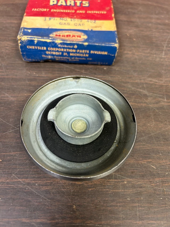 1953 1954 PLYMOUTH BELVEDERE PLAZA SAVOY TAMPA DE GÁS NOS MOPAR 525 - Imagem 2 de 2