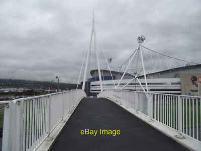 Foto 6 x 4 Fußgängerbrücke über Burnden Way im Reebok Stadium Heimat von Bolto c2012