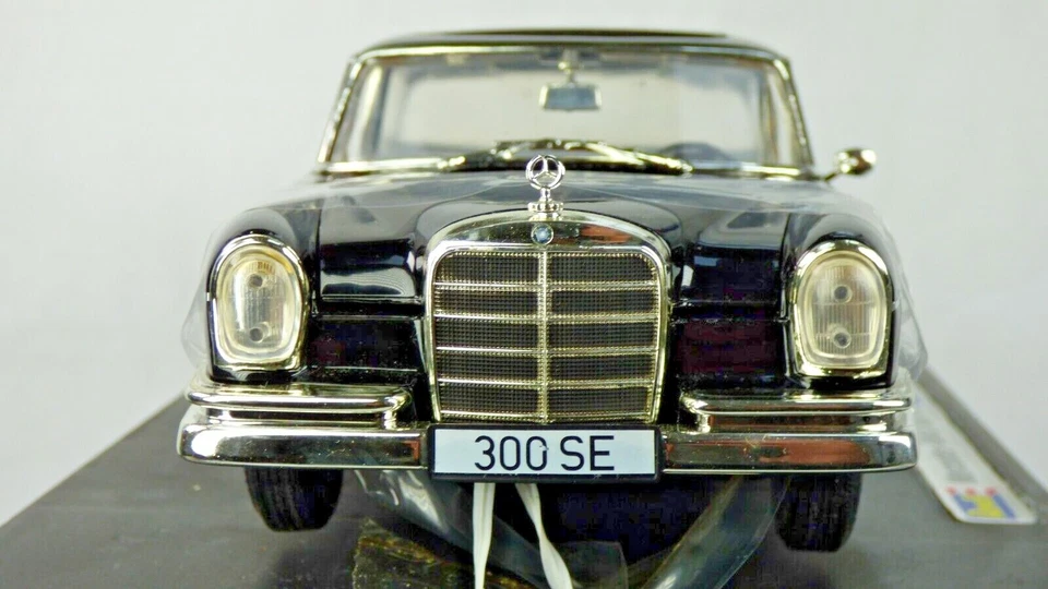 Mercedes 300SE 1:18 1960 W112 Revell negro 1:18 diecast coche de juguete modelo vintage Foto 3 de 4