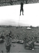 Pearl Jam Eddie Vedder Hanging Concert High Quality Metal Fridge Magnet 3x4 7868