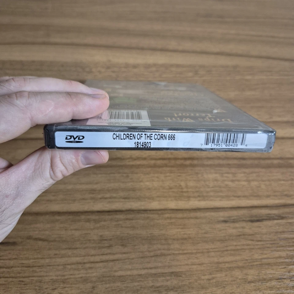 Children of the Corn 666: Isaac's Return (DVD, 1999) Nuevo/Sellado - Horror Foto 4 de 4