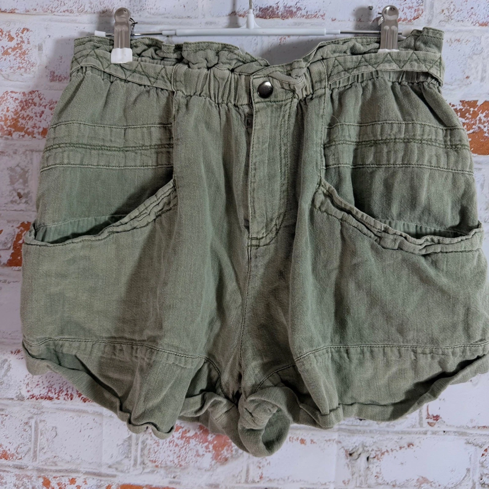 Free People Paperbag Shorts Womens XS Green Excellent Utility Boho Herringbone
Opens in a new window