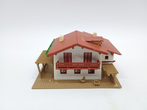 Vollmer Alpine House With Figure - N Gauge - Good Condition - Picture 4 of 12