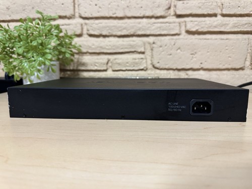 TRENDnet TPE-TG182 18-Port Gigabit PoE+ Switch | 16 PoE+ Ports + 2 SFP - Picture 3 of 6
