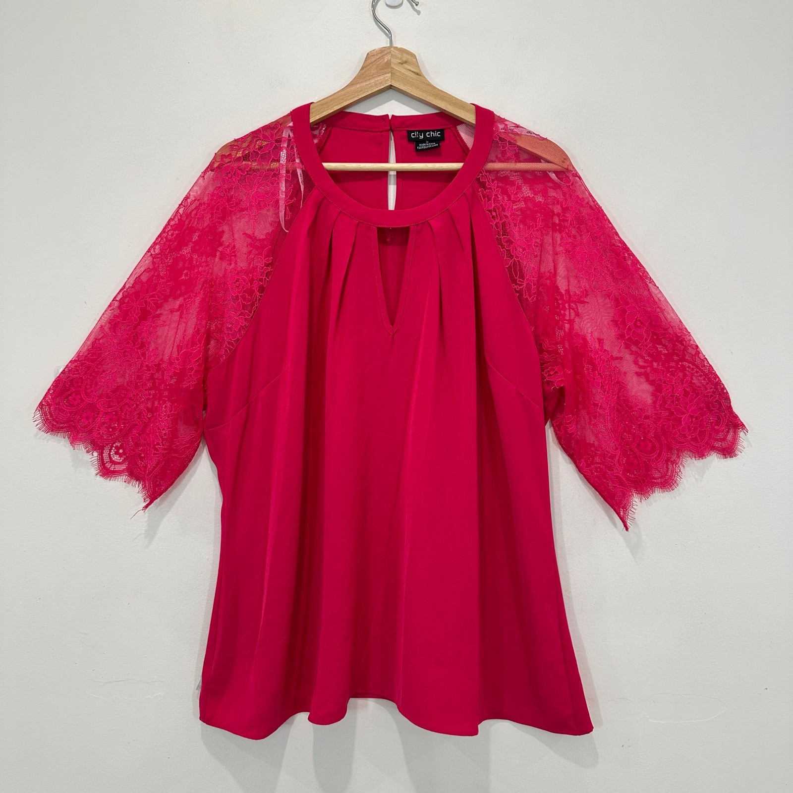 City Chic Blouse Women S (AU 16) Keyhole Neck Fuchsia Sheer Lace 1/2 Sleeve