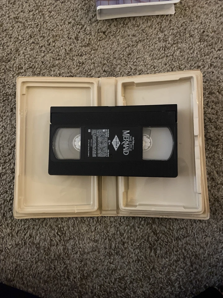 Opened (NEVER WATCHED) Little mermaid “black diamond” Band Cover Issue. Foto 4 de 4