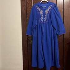 VTG VANITY FAIR house coat SIZE medium BLUE W/RED TRIM FLORAL EMBELLISHMENT