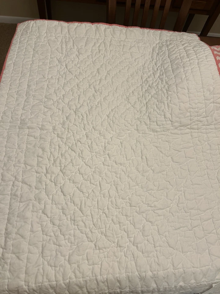 Edredón para cuna Pottery Barn Kids, volante antipolvo, sábana blanca con borde coral/rosa 34x 48 Foto 3 de 4