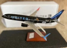UNITED AIRLINES LIMITED EDITION STAR WARS -MODEL PLANE 1:144 SCALE — RARE