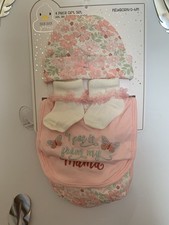 Cute Baby Hat, Socks  Bib Set        0 - 3 Months 