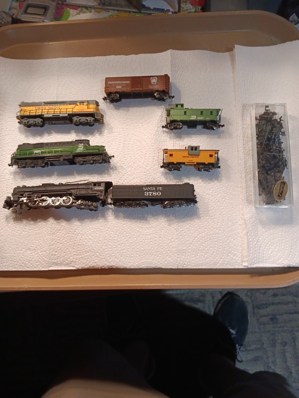 PRE-OWNED N BACHMANN SCALE TRAIN/TRACKS/POWER SUPPLY/VARIOUS PARTS
