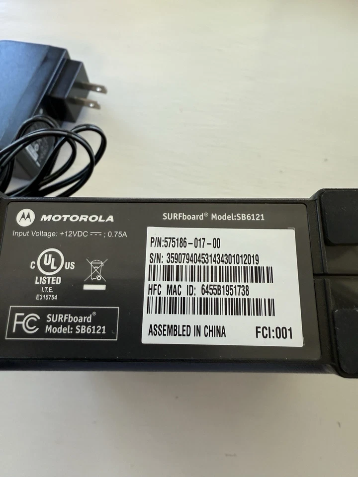 Motorola SURFboard SB6121 Cable Modem W/ Adapter - Image 2 of 4