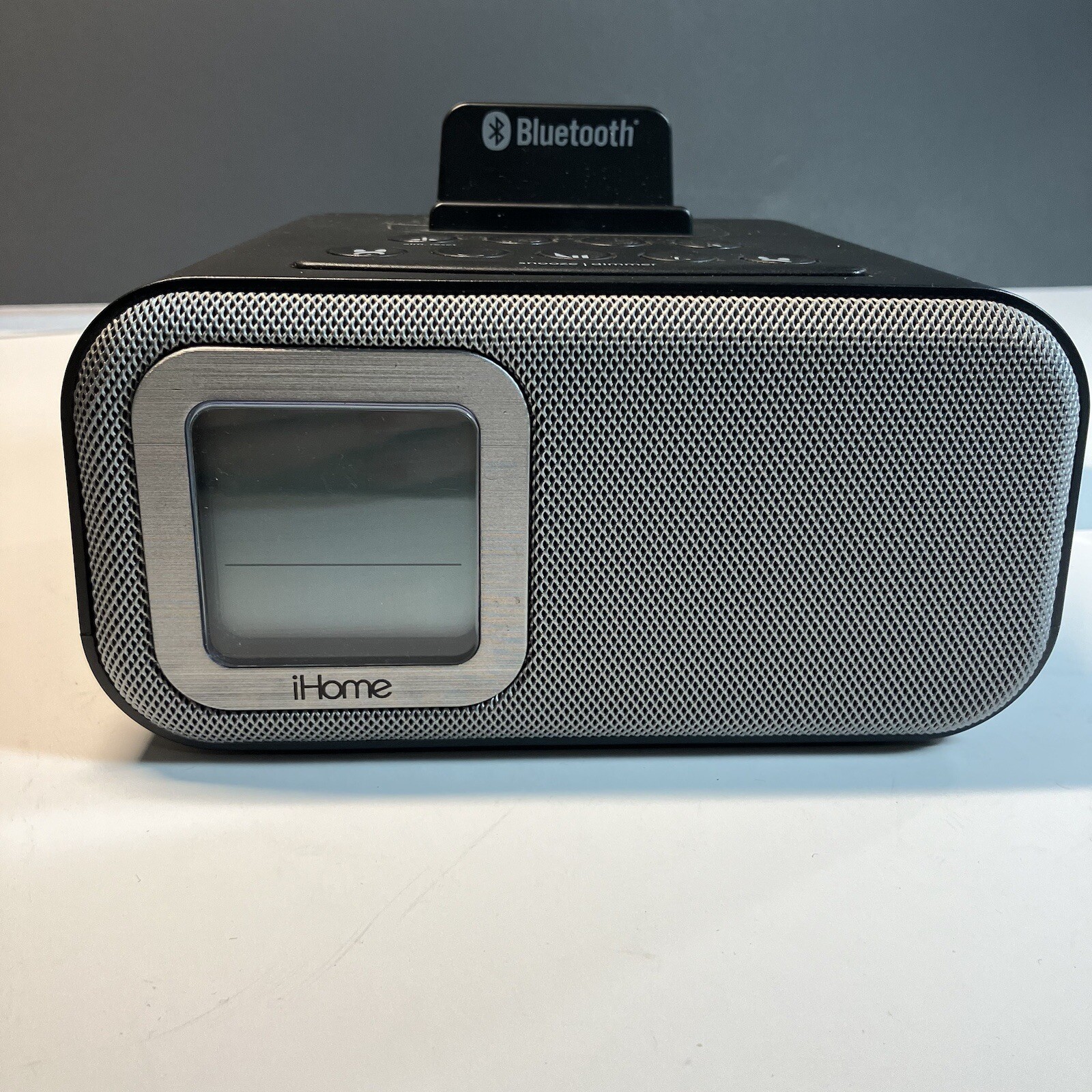 iHome Bluetooth Dual Alarm Clock Model: iBT22 (B322)