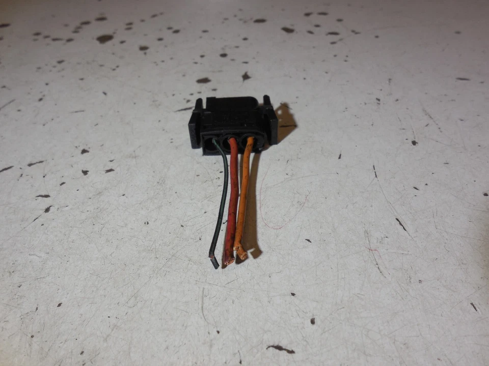 Conector de carga de muelle para guantera coleta 1378114 97-00 BMW 528i E39 M52 Foto 4 de 4