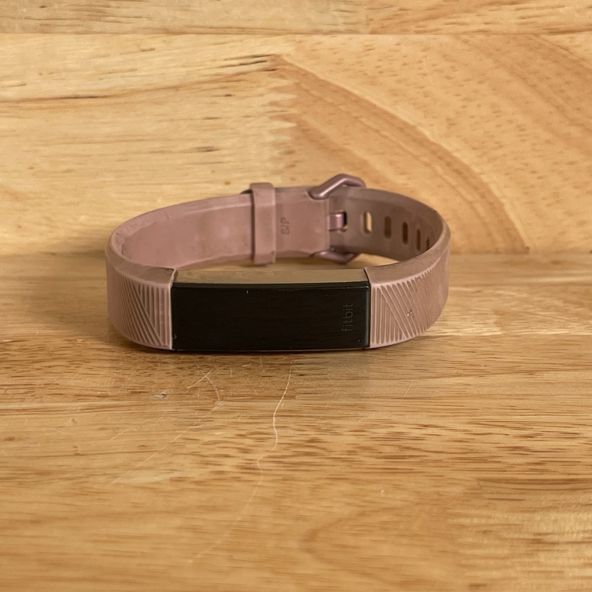 Fitbit Alta HR Fucsia: Il Tracker Fitness Che Tiene D'occhio Cuore E Sonno