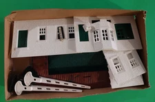 PLASTICVILLE  SUBURBAN STATION, in its original Masterset divider 2