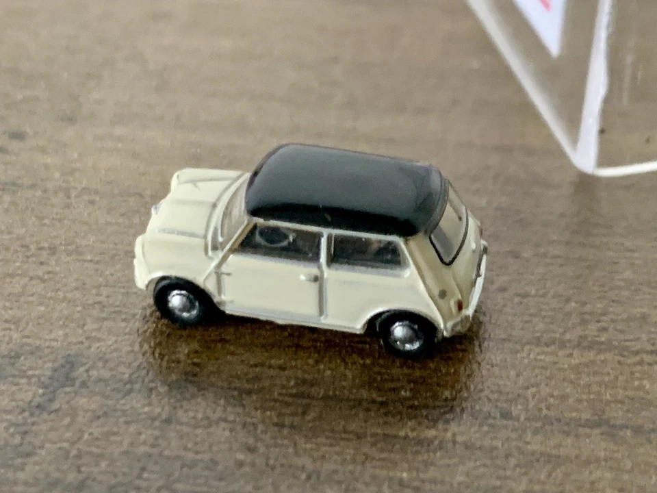 N Gauge~Oxford Diecast Classic Mini Car~Old Engish White & Black~Model Railways  - Image 4 of 4
