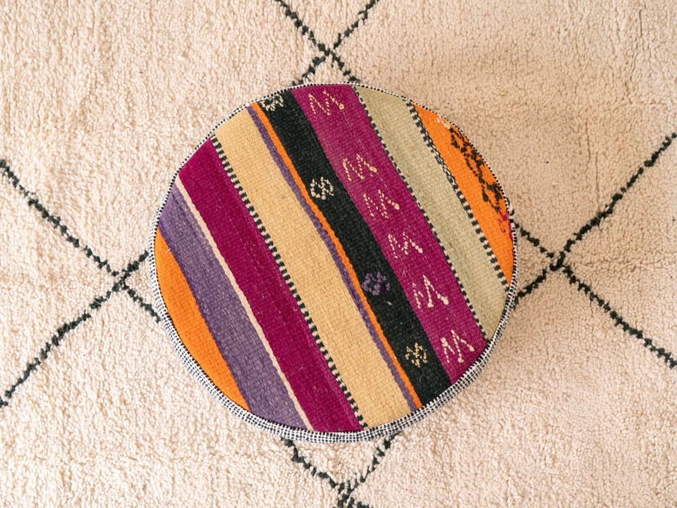 Puf Marroquí Hecho a Mano 20x20 Berber Kilim Alfombra Púrpura y Negro Cojín de Piso Foto 2 de 4