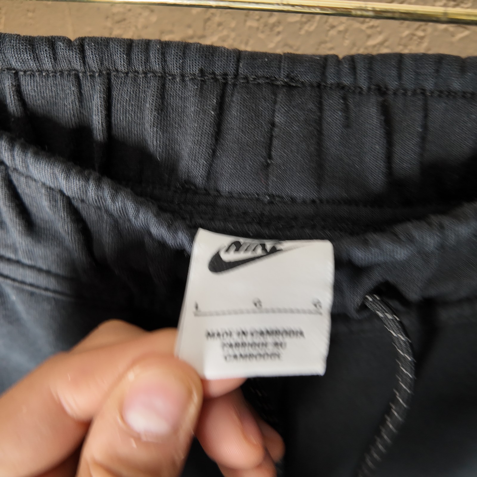 Nike tech fleece sweatpants black size L slight pilling