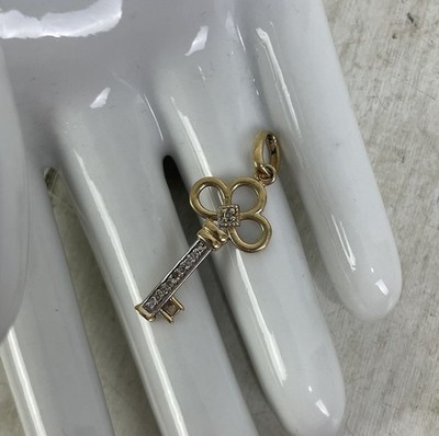 10K Gelbgold Schlüssel Anhänger mit Diamantsplittern 1,3g