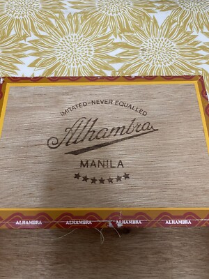 Vintage Alhambra Manila Wooden Cigar Box, 25 Vegas, made in the  Philippines,