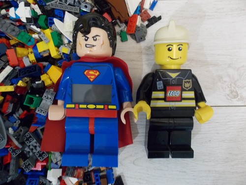 LARGE YELLOW BOY FACE LEGO HEAD Storage Box FULL OF LEGO & 2 FIGURES CLOCK/LIGHT - Picture 5 of 6